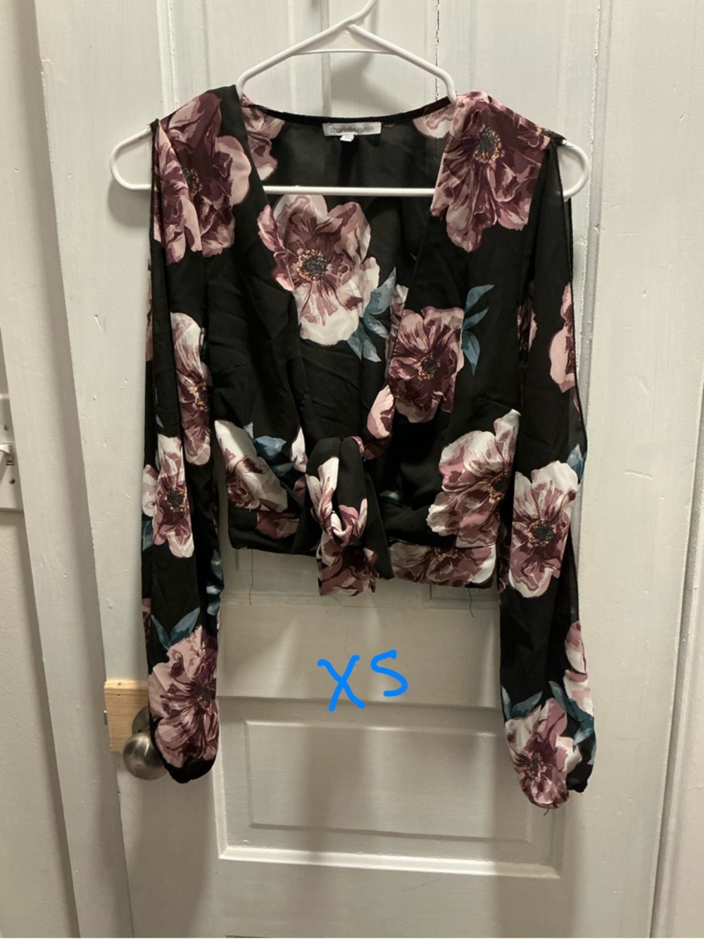 Charlotte Russe Black Floral Tie-Front Long Sleeve Crop Top